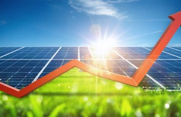 Conceptual image illustrating rising financial returns with a graph showing an upward ROI curve beside solar panels capturing sunlight.